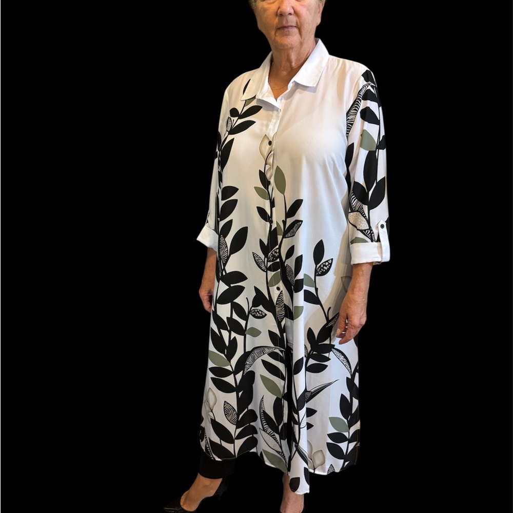 Investments Black and White 3/4 Sleeve Polo Collar Blouse